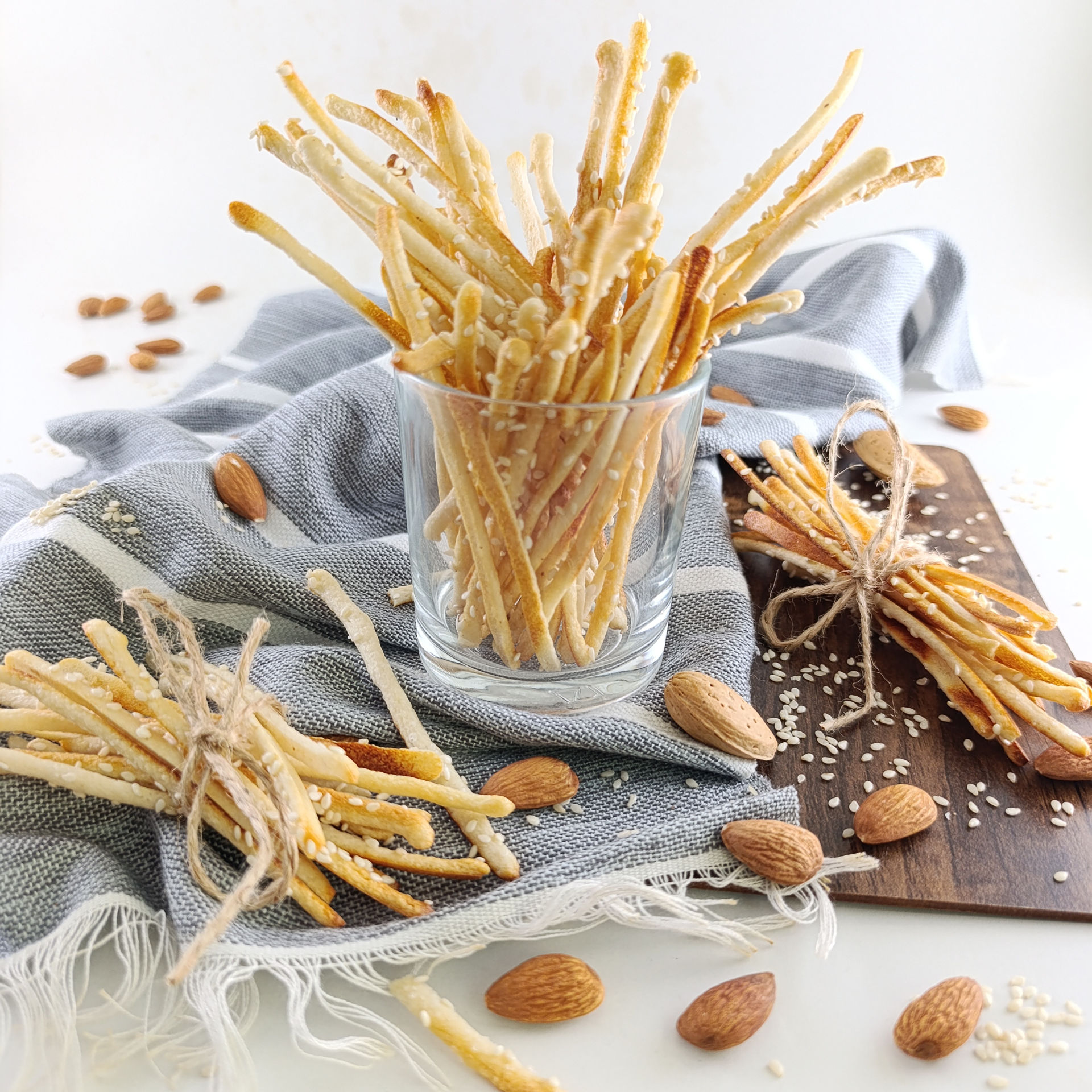 چوب شور بادامی کنجدی - 100% رژیمی و فاقد گلوتن (کتوژنیک) - تهیه شده با آرد بادام