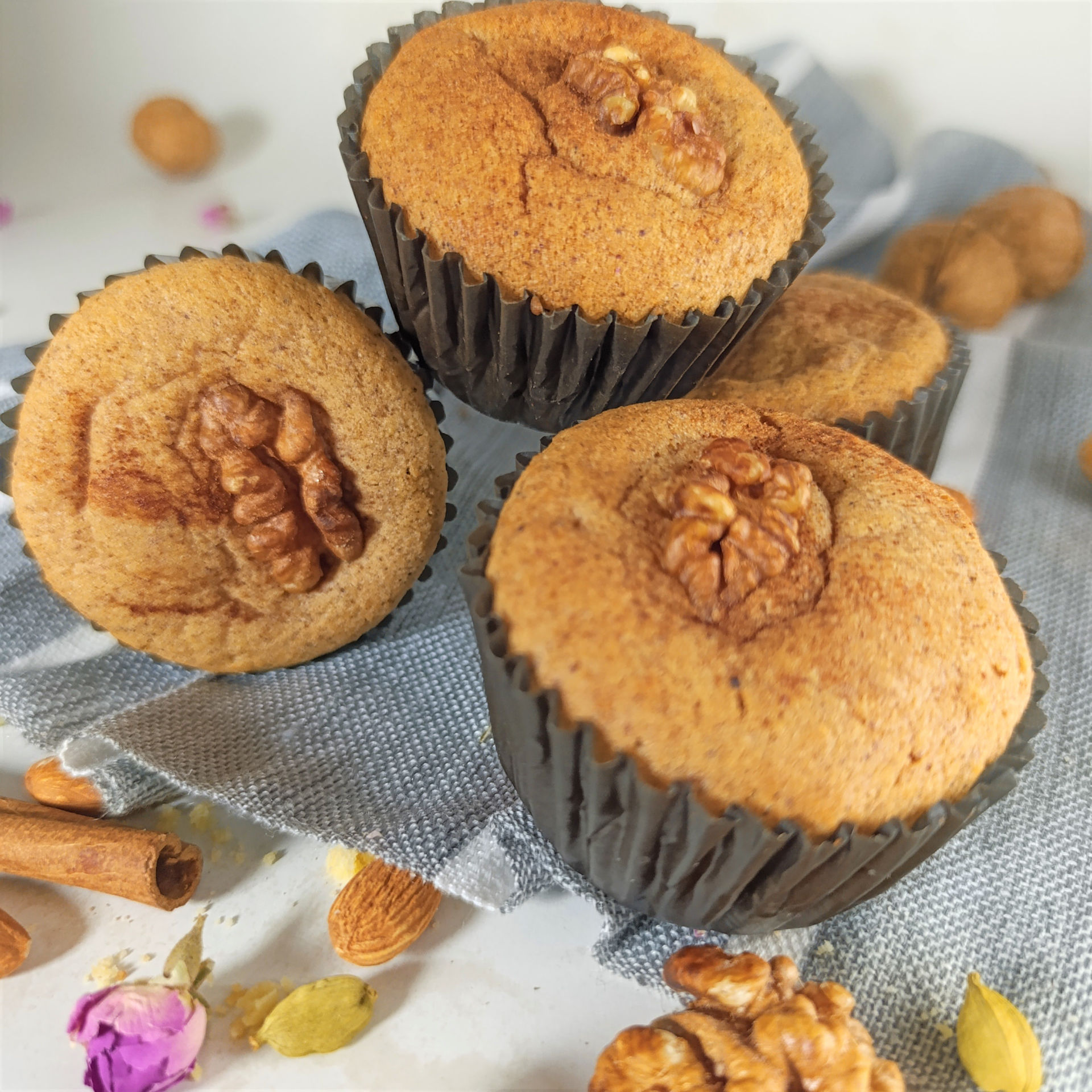 کاپ کیک گردو دارچین رژیمی و پروتئینه با آرد بادام و استویا - شیرین اما بدون قند (کتوژنیک)