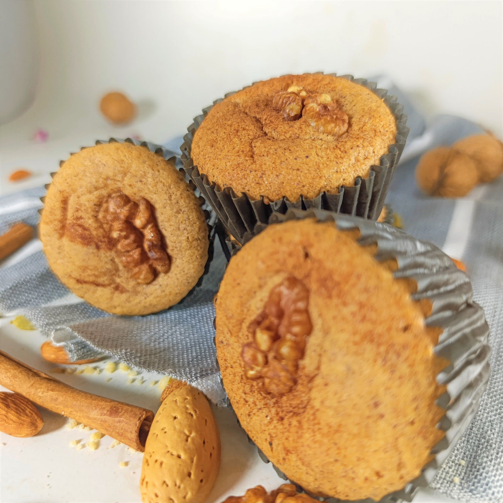 کاپ کیک گردو دارچین رژیمی و پروتئینه با آرد بادام و استویا - شیرین اما بدون قند (کتوژنیک)