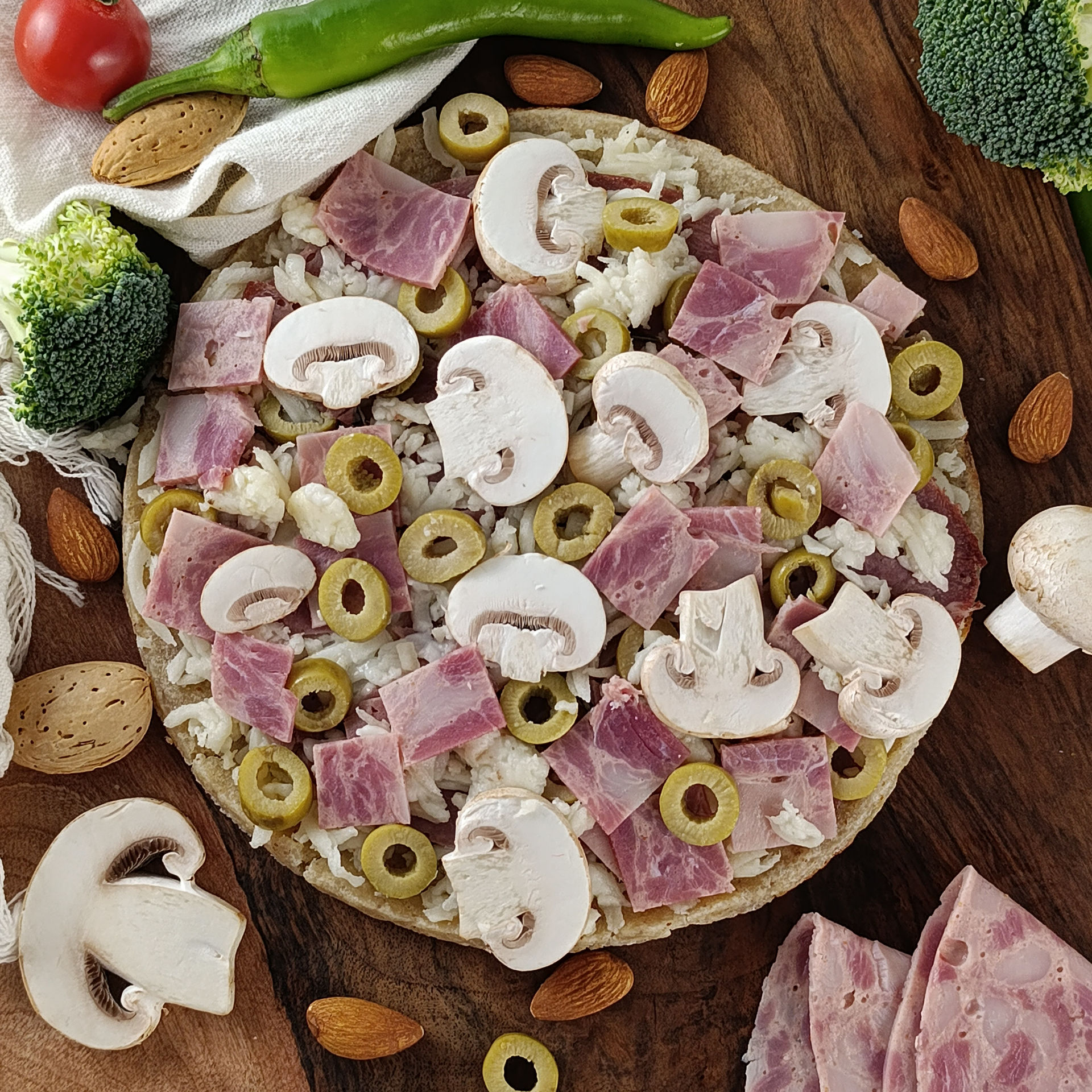 پیتزا ژامبون گوشت و مرغ رژیمی - نیمه آماده تک نفره | کتوژنیک - با آرد بادام