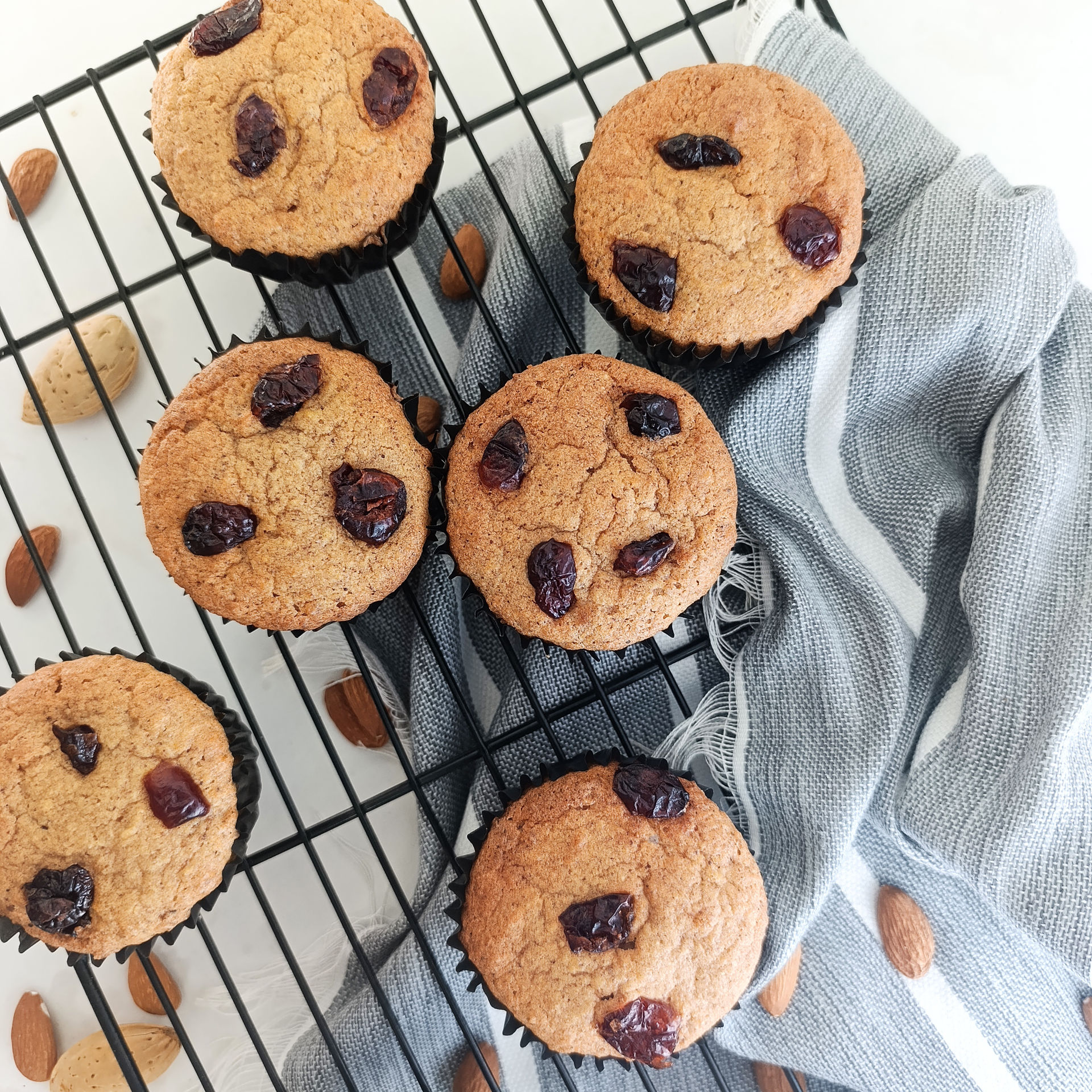 کاپ کیک دارچین کرنبری  رژیمی و پروتئینه با آرد بادام و استویا - بسته ۴ عددی- شیرین اما بدون قند (کتوژنیک و دیابتیک)